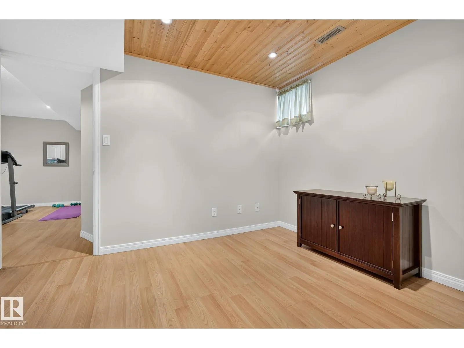 11570 13 AV NW