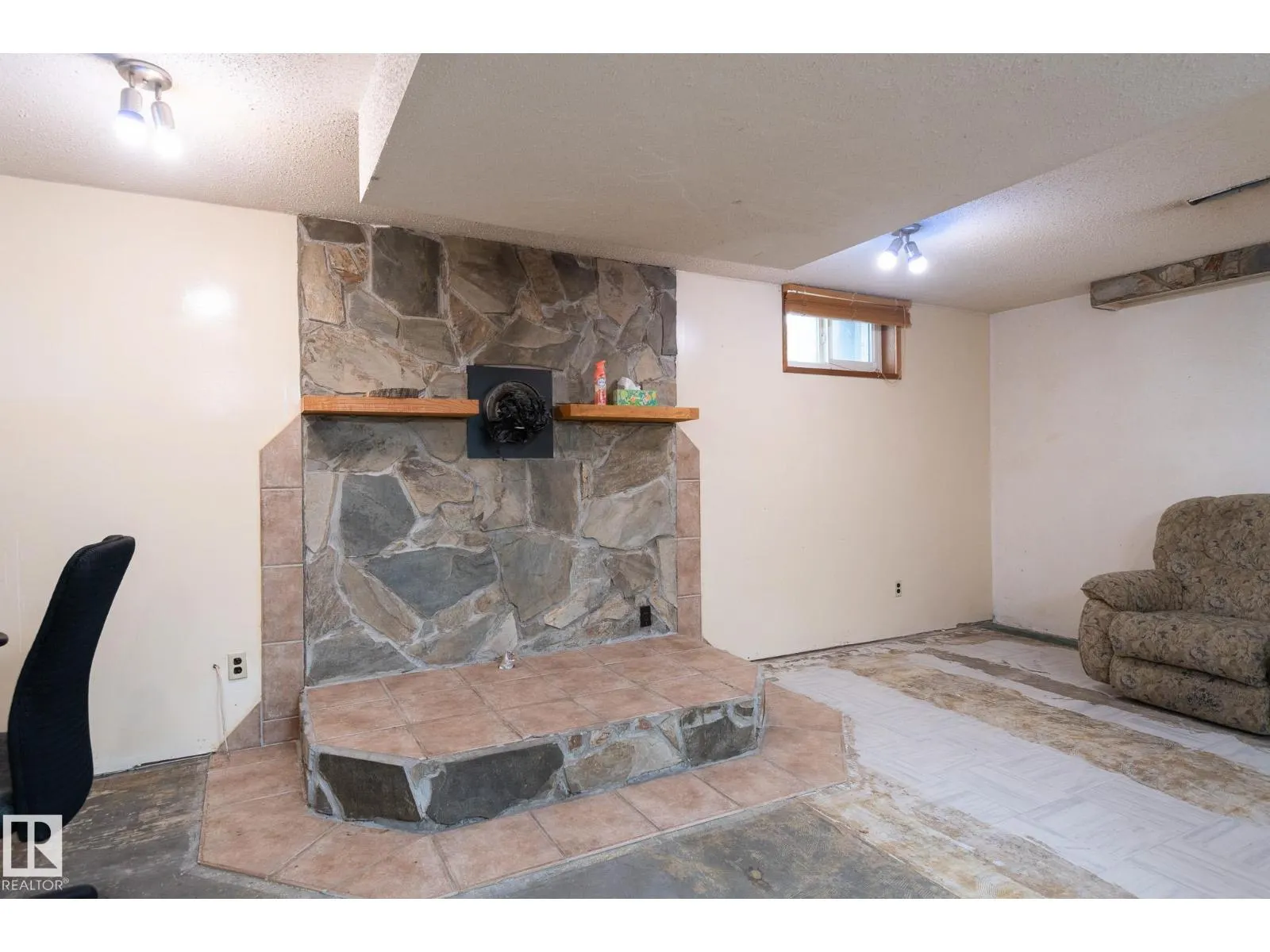 1733 6 ST
