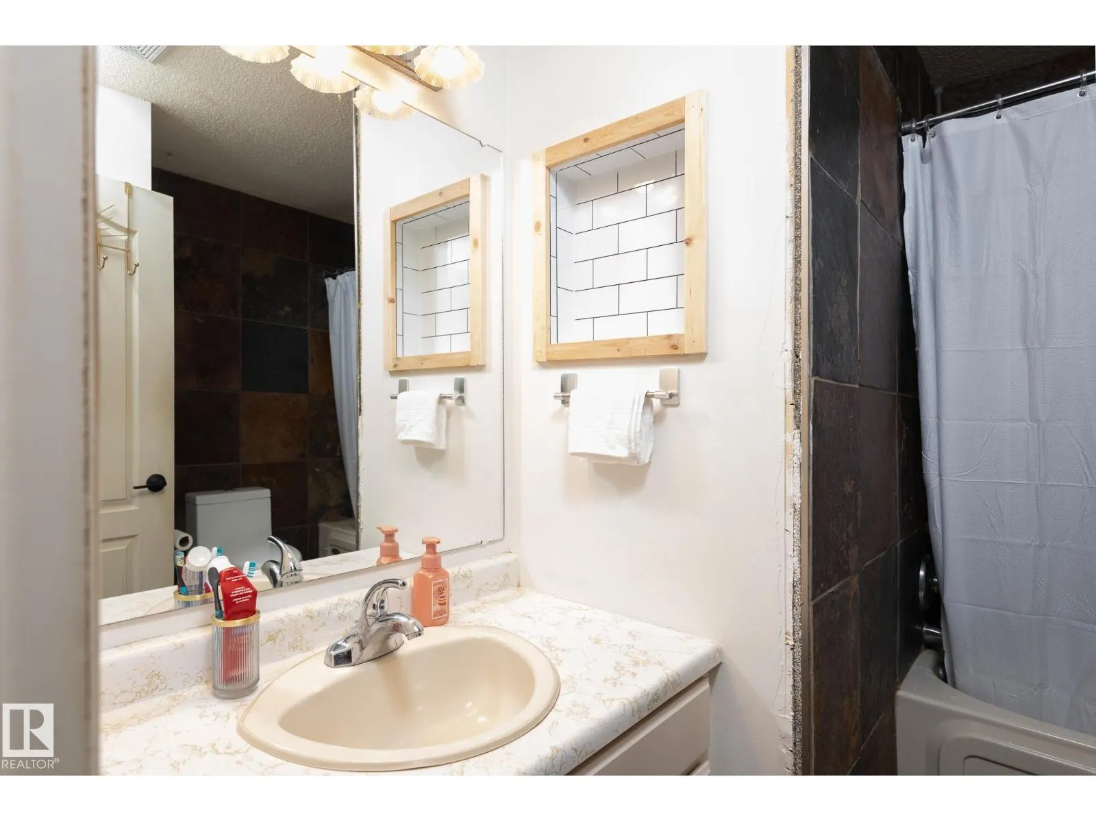 1733 6 ST