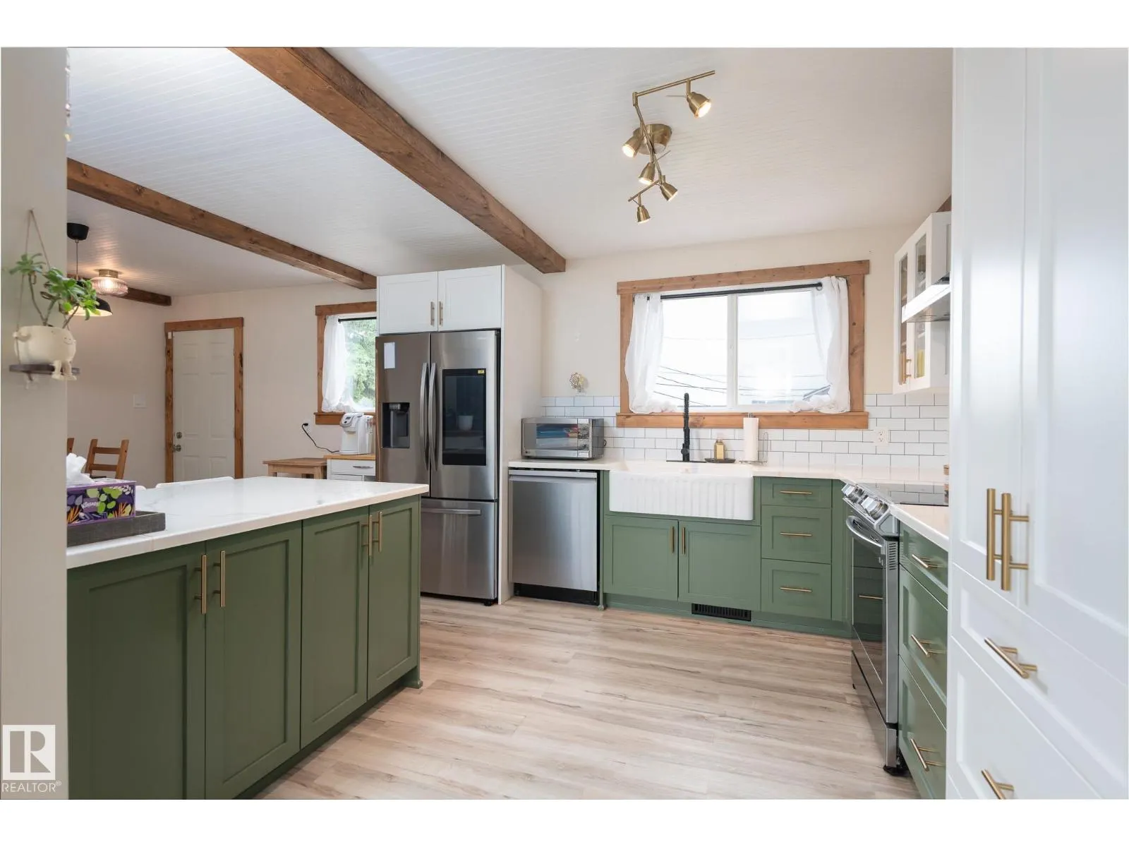 1733 6 ST