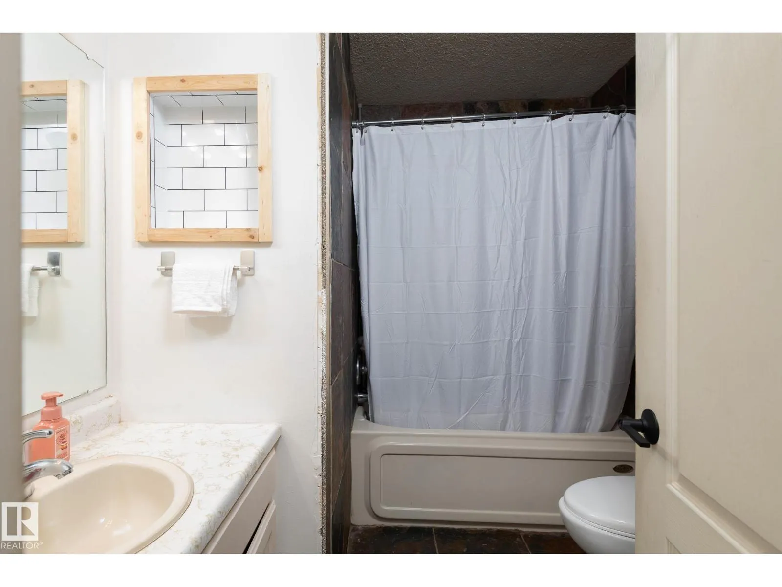 1733 6 ST
