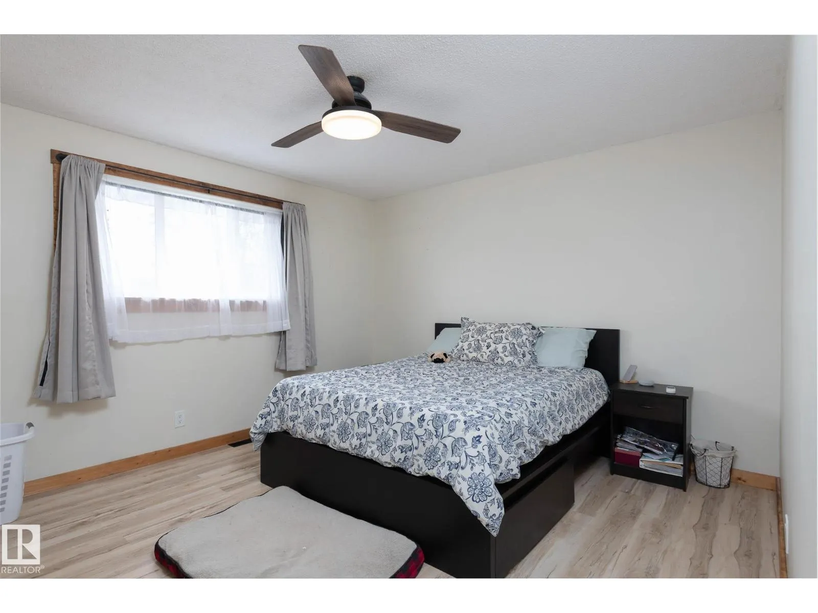 1733 6 ST