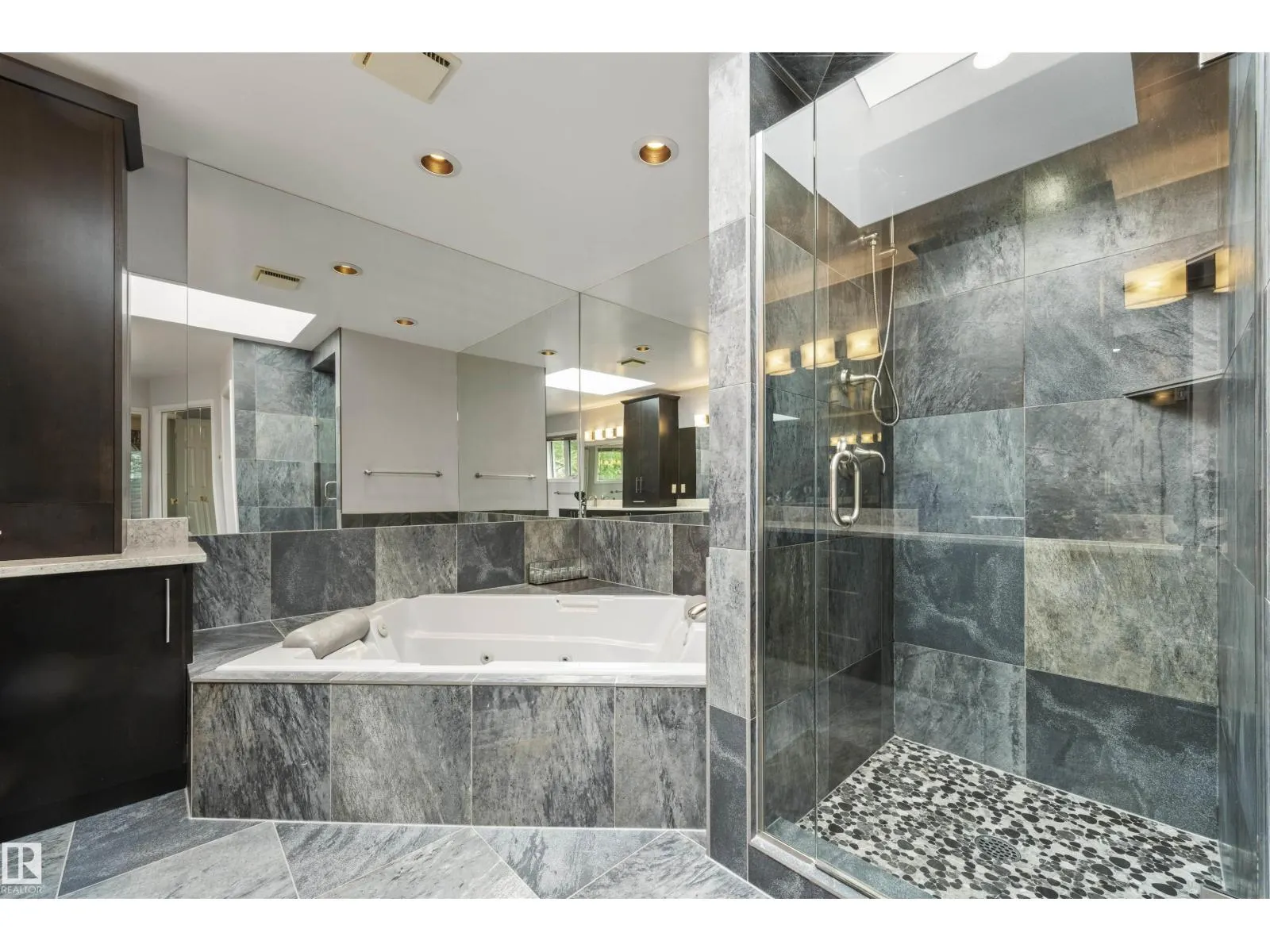 12431 29A AV NW