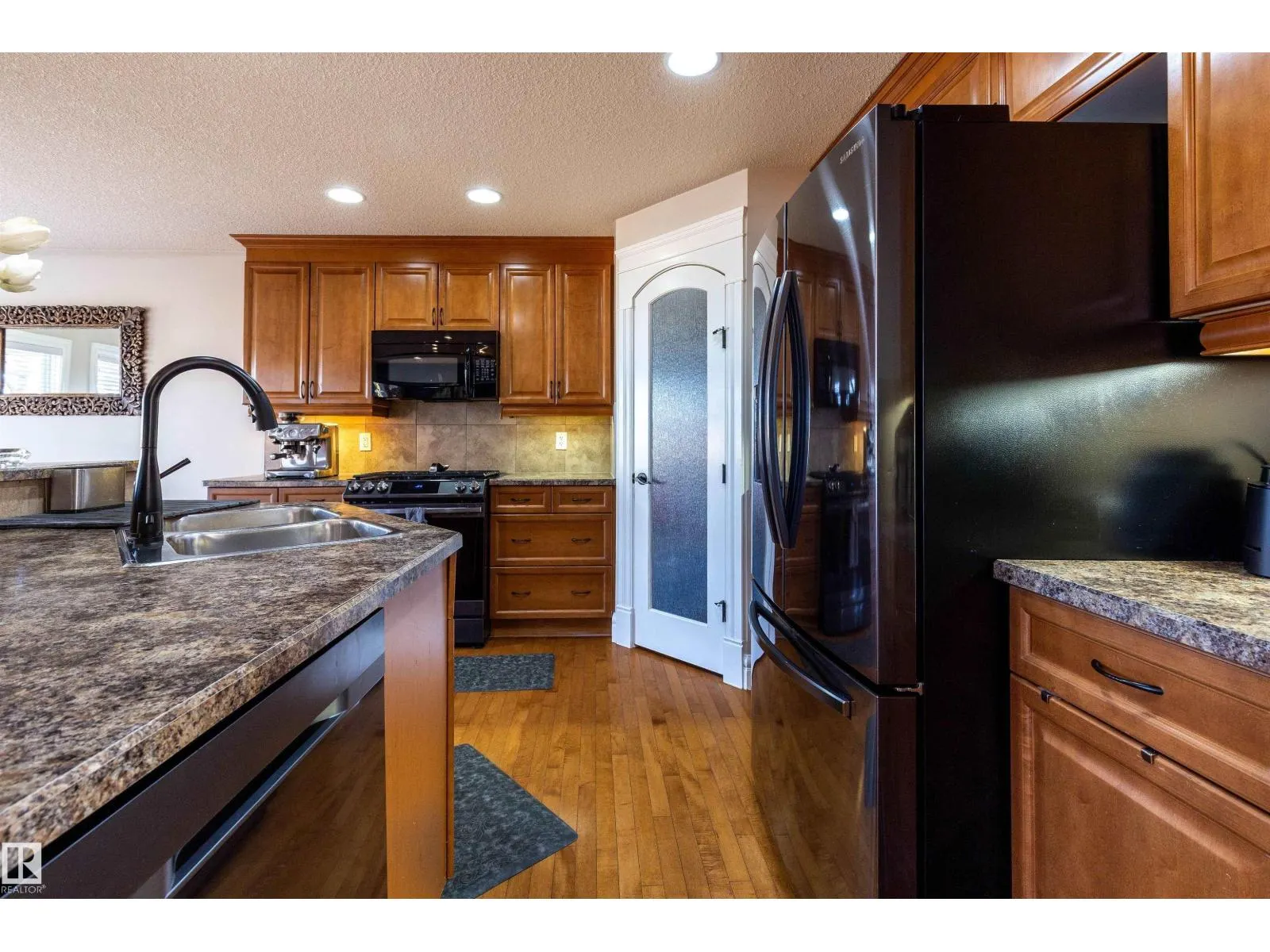 4224 157 AV NW