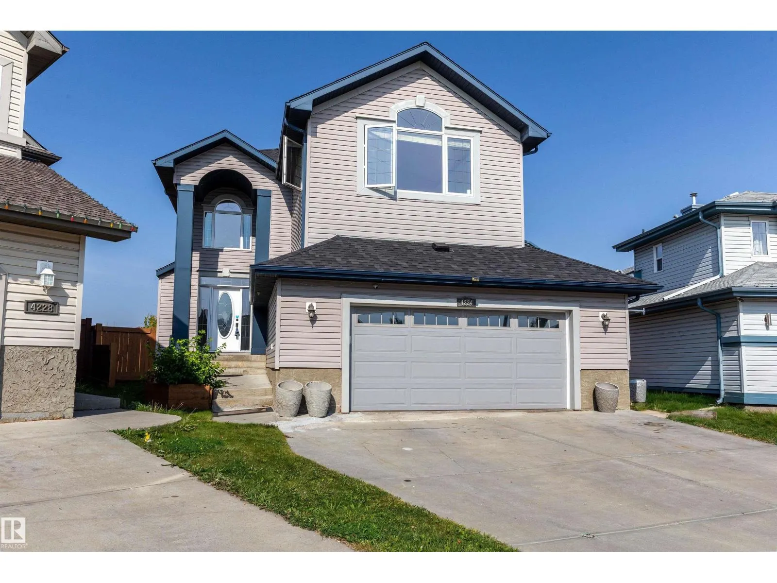 4224 157 AV NW
