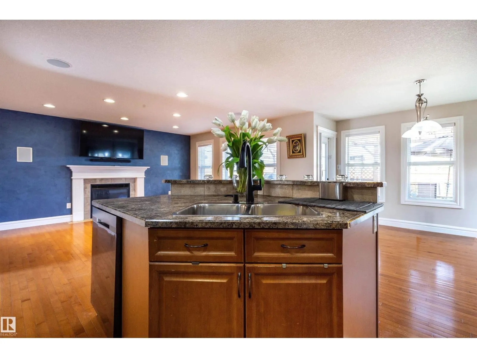 4224 157 AV NW