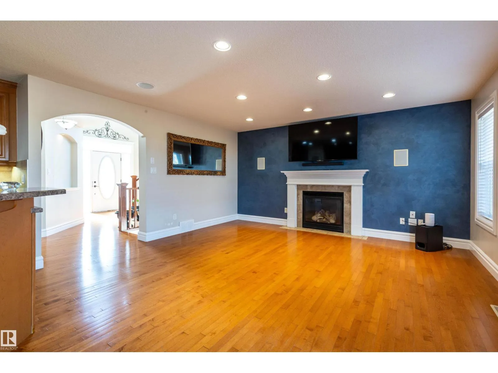 4224 157 AV NW