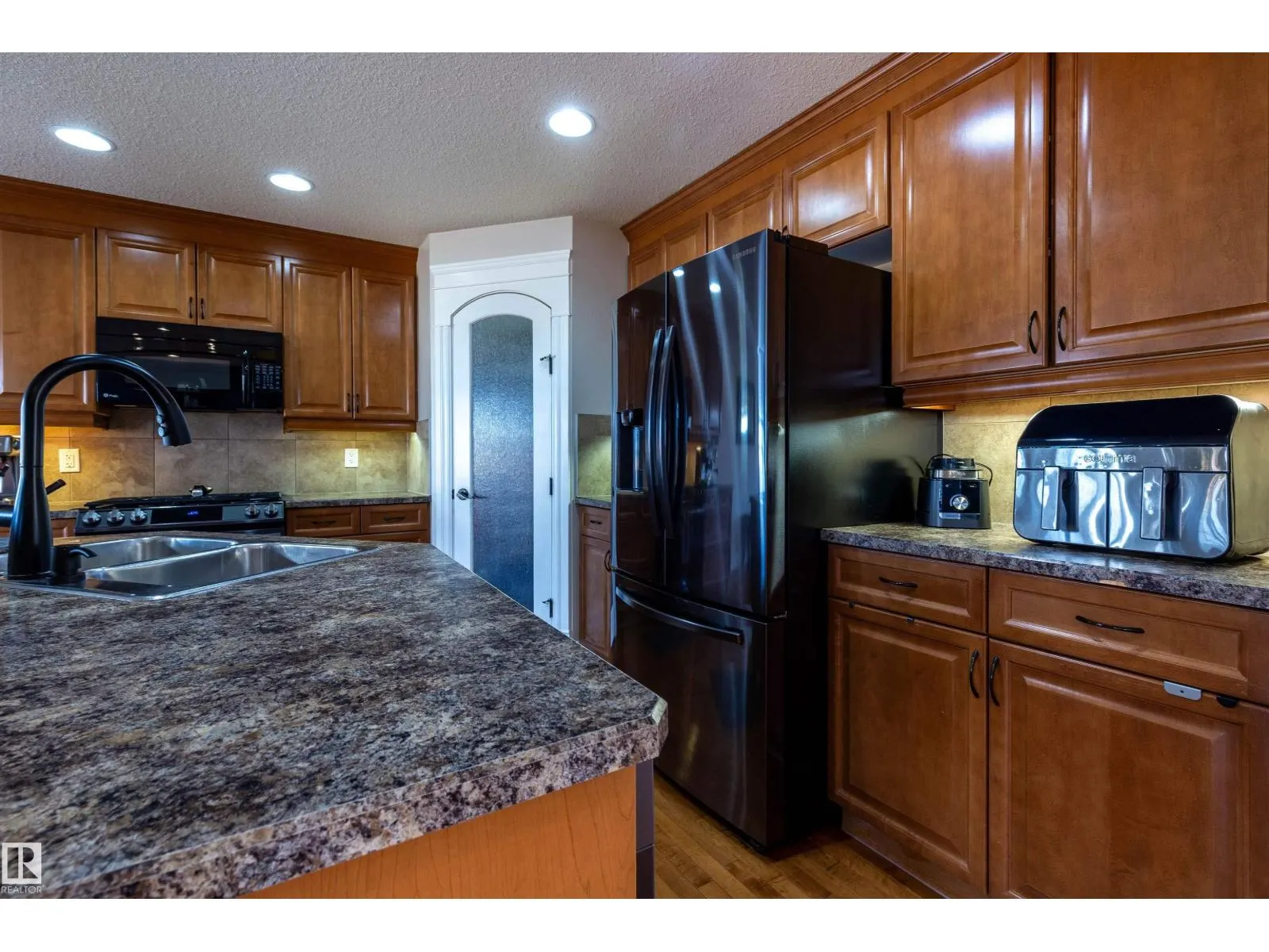 4224 157 AV NW