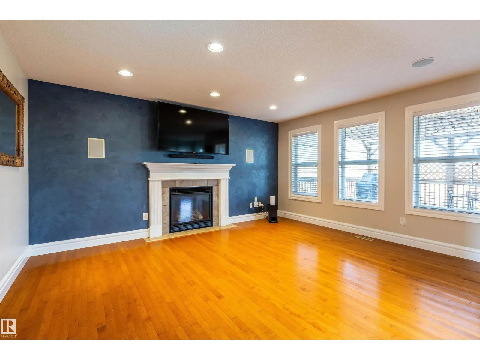 4224 157 AV NW