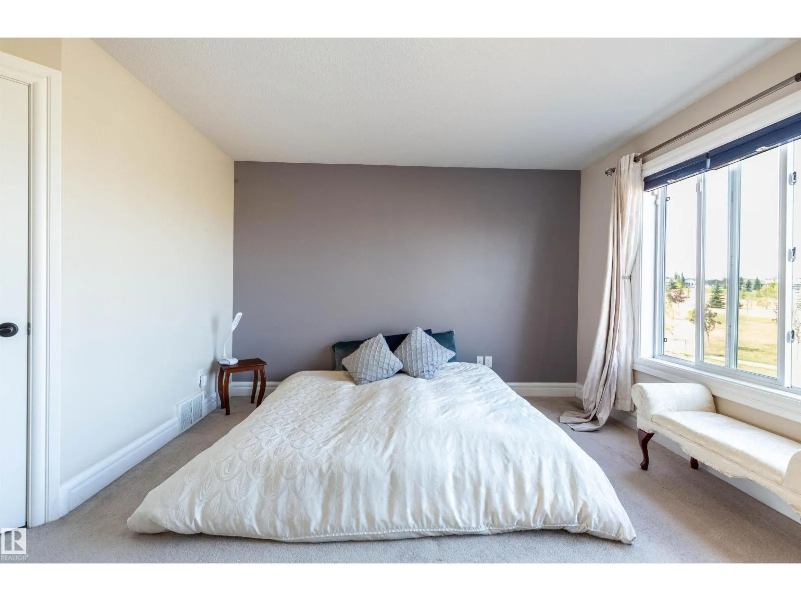 4224 157 AV NW
