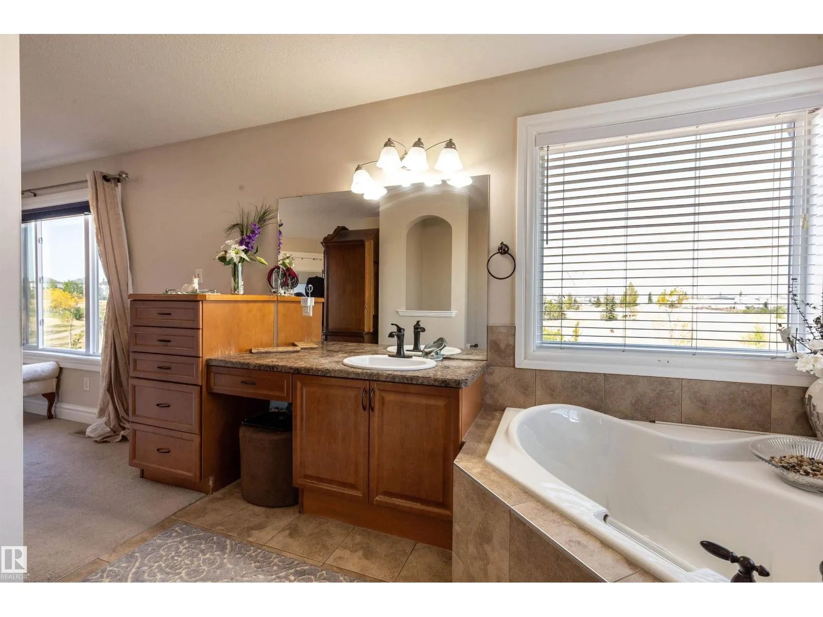 4224 157 AV NW