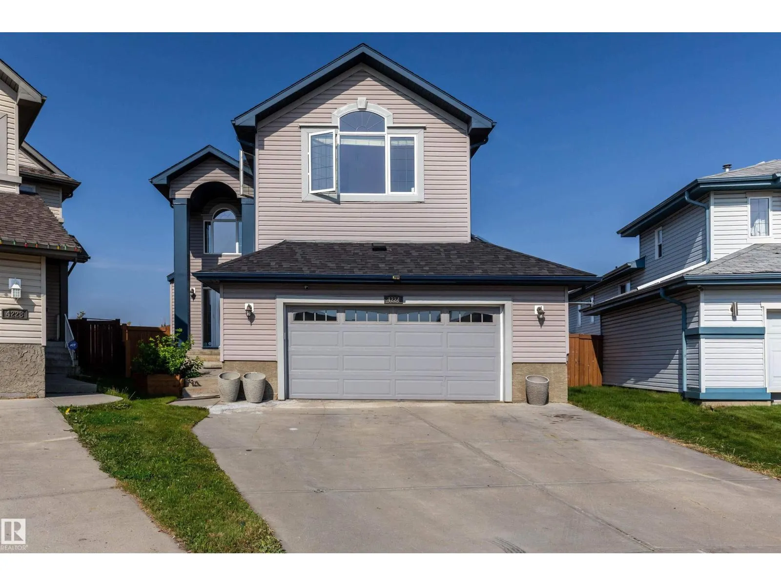 4224 157 AV NW