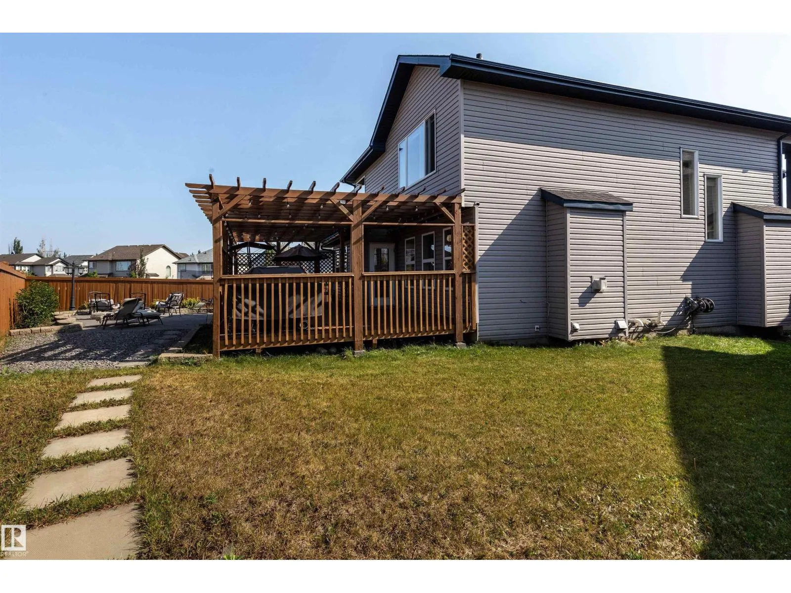 4224 157 AV NW