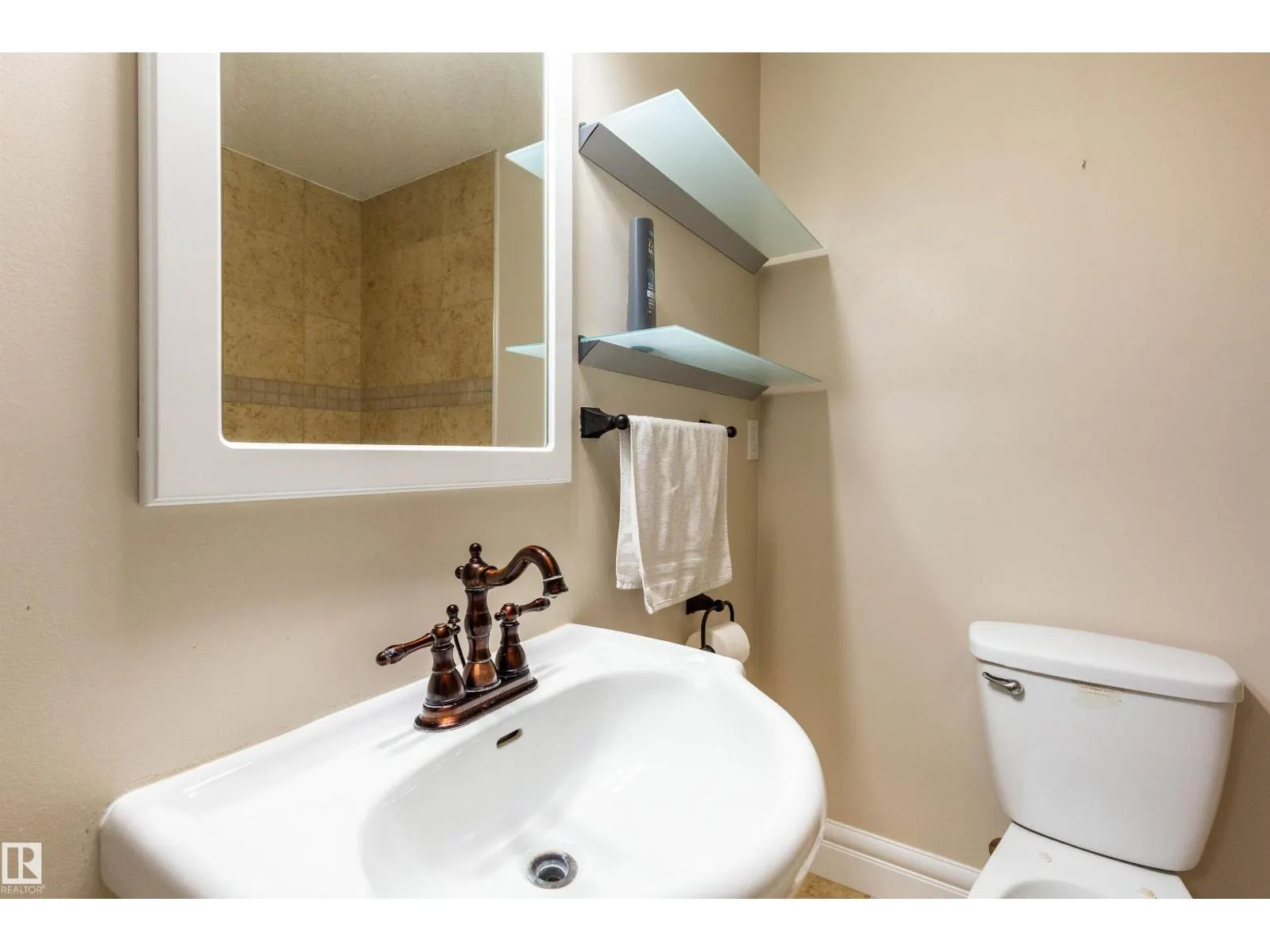 4224 157 AV NW