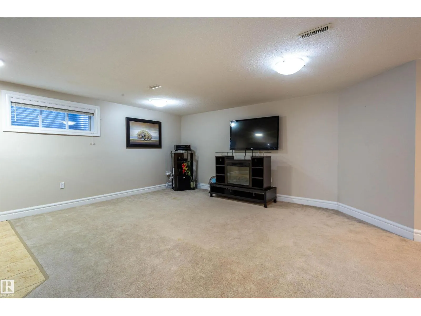 4224 157 AV NW