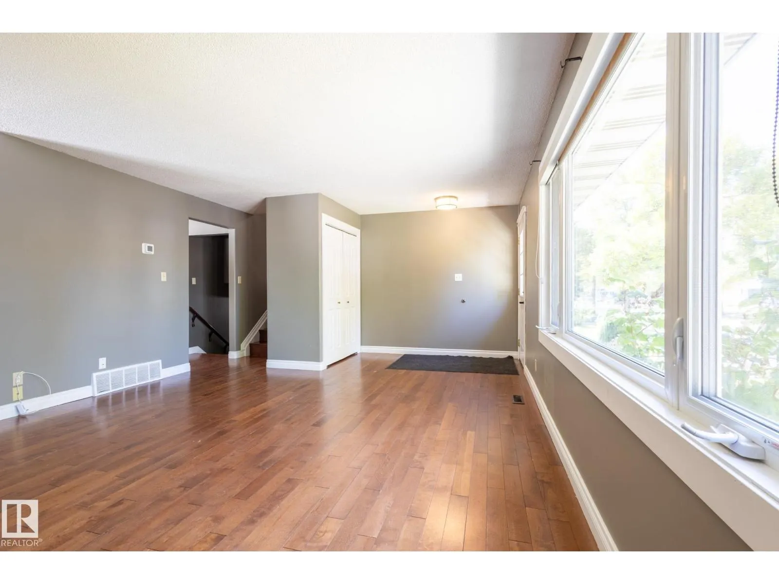 16 LAROSE DR