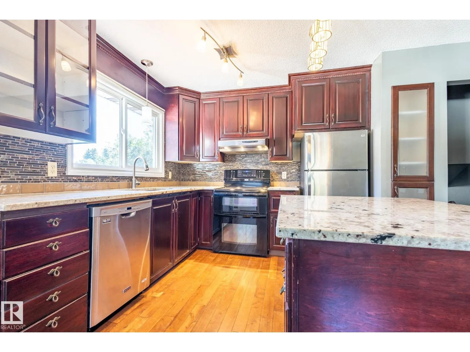 16 LAROSE DR