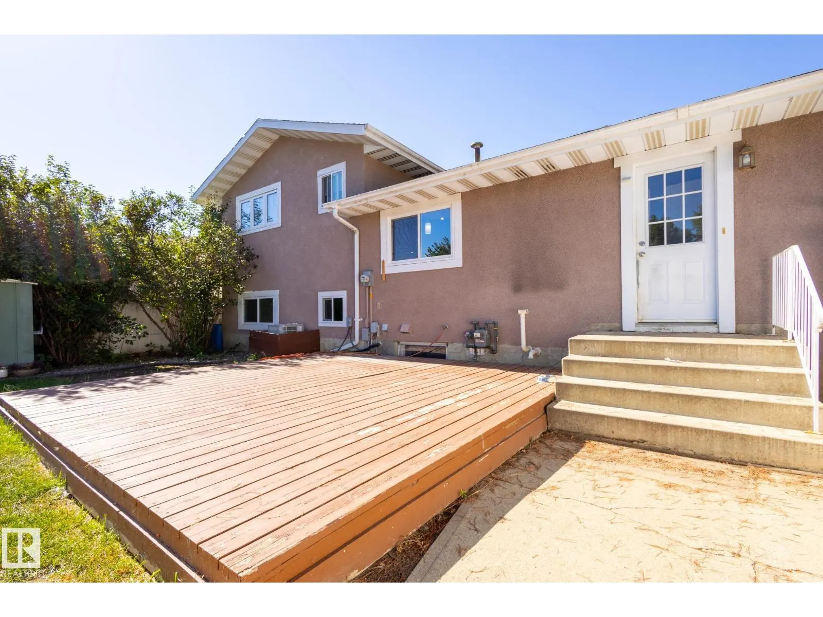 16 LAROSE DR