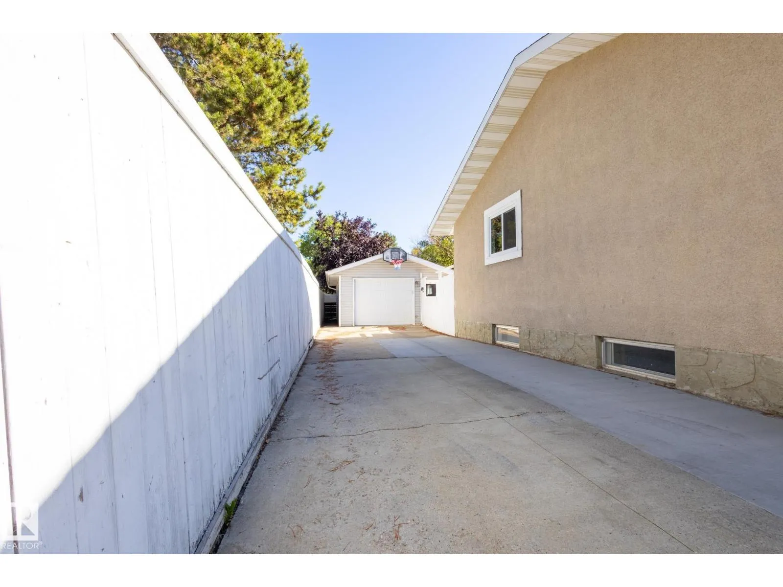 16 LAROSE DR