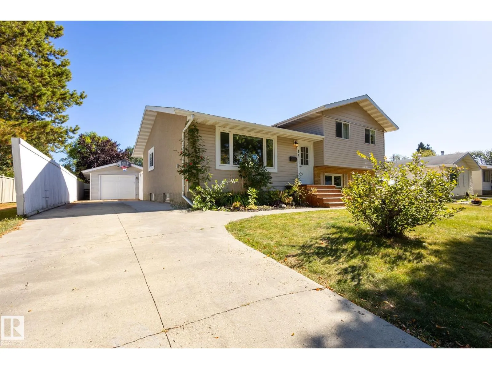 16 LAROSE DR
