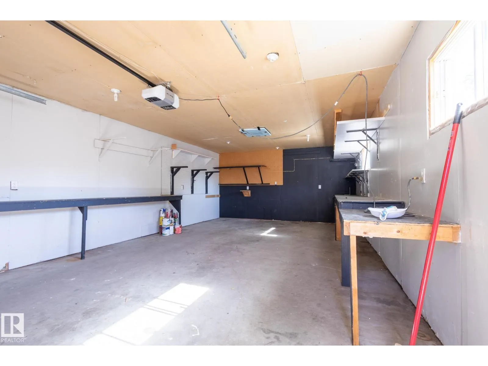 16 LAROSE DR