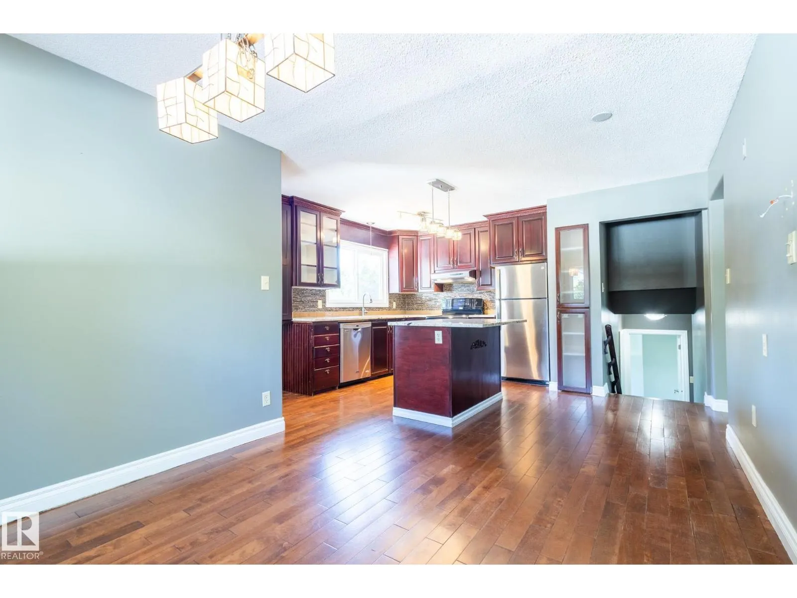 16 LAROSE DR