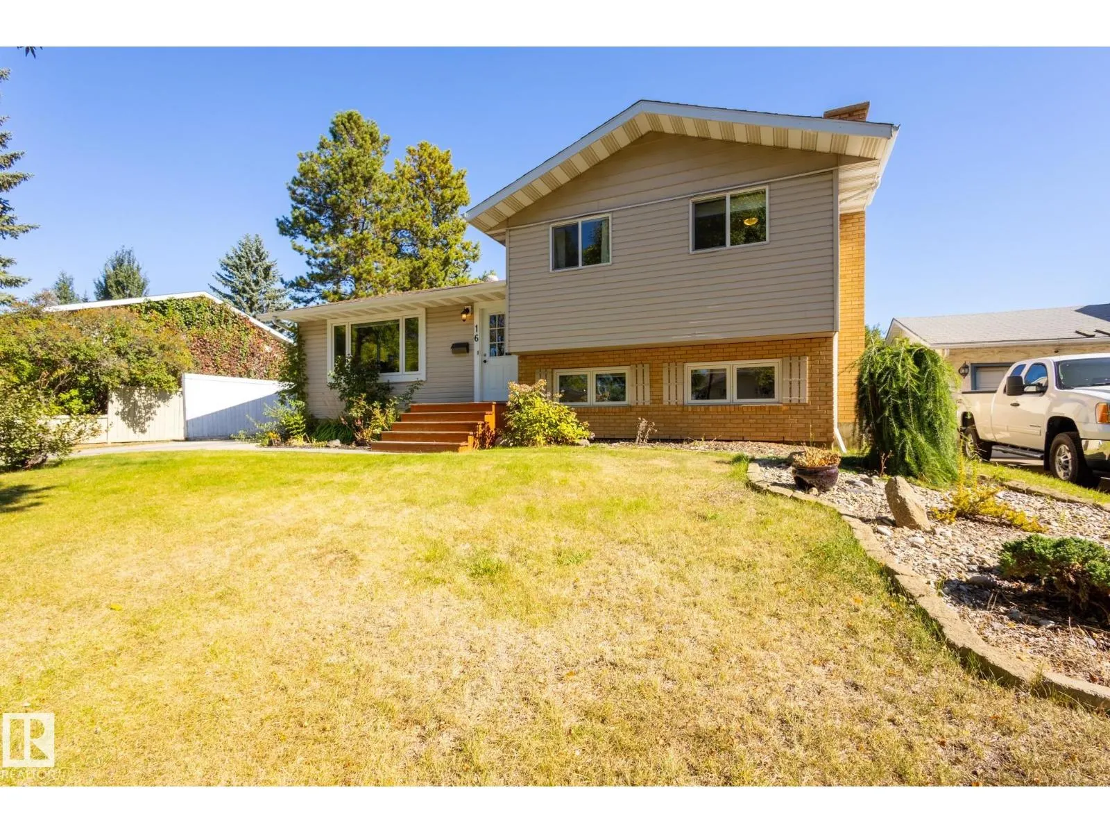 16 LAROSE DR