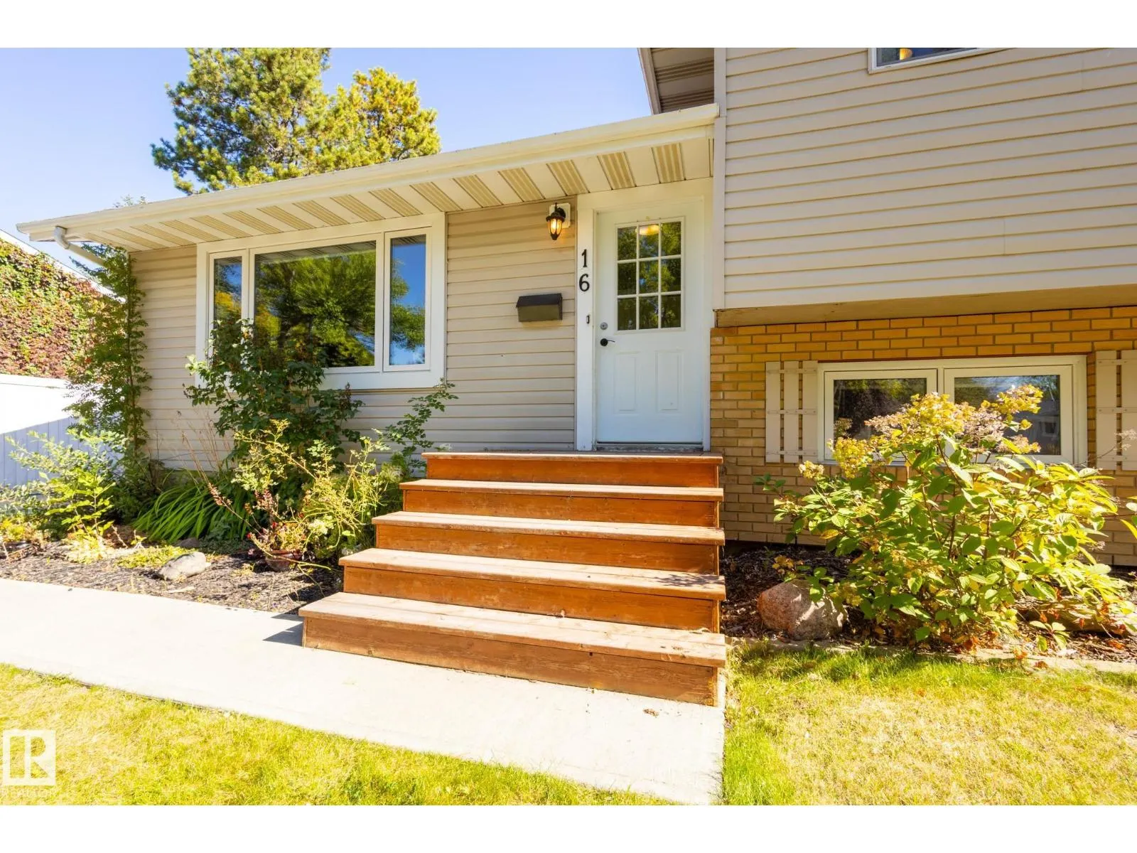 16 LAROSE DR