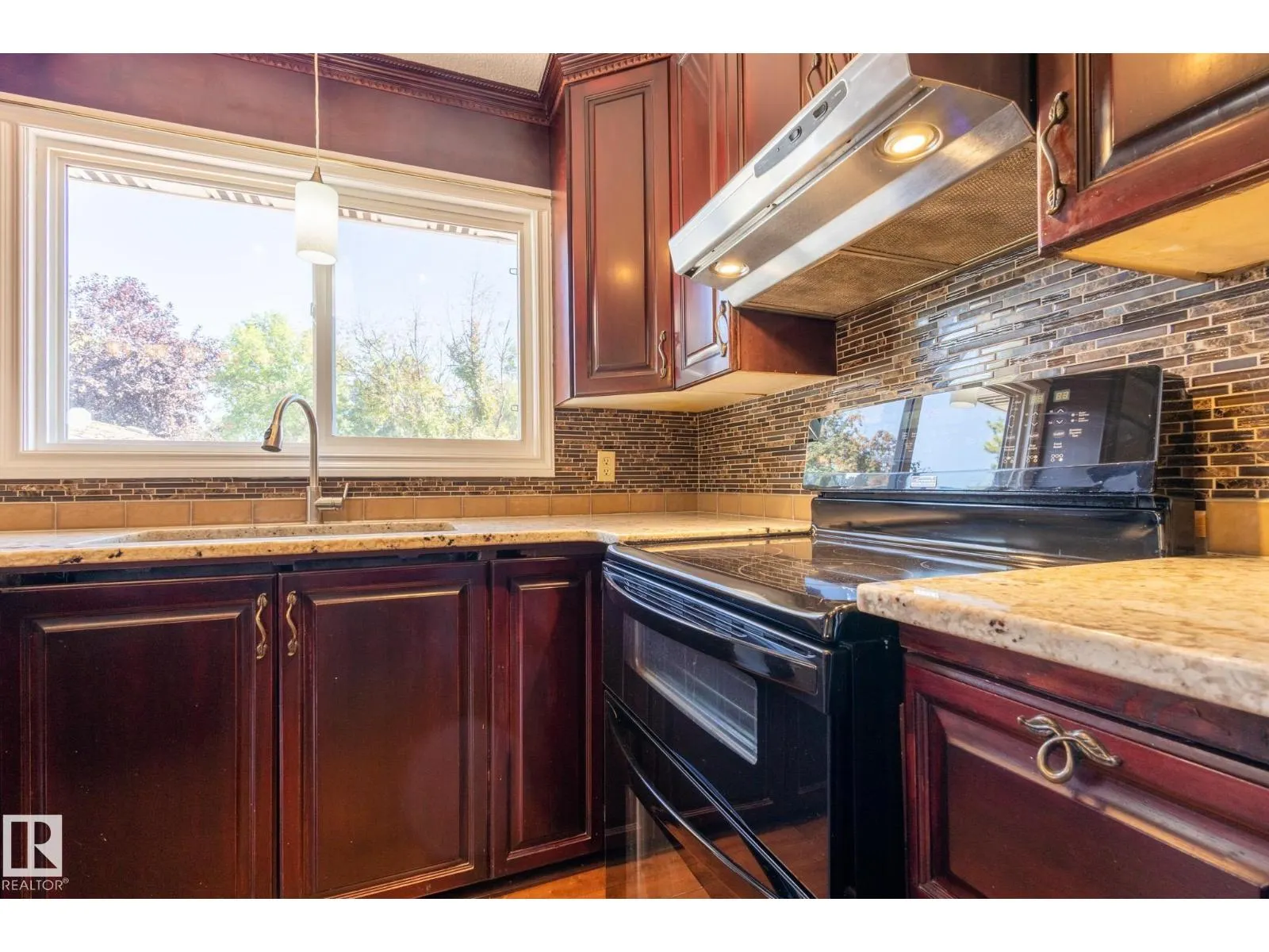 16 LAROSE DR