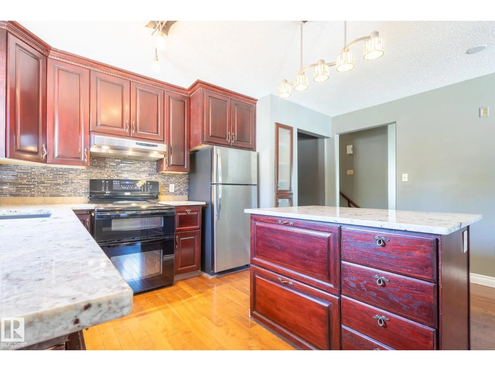 16 LAROSE DR