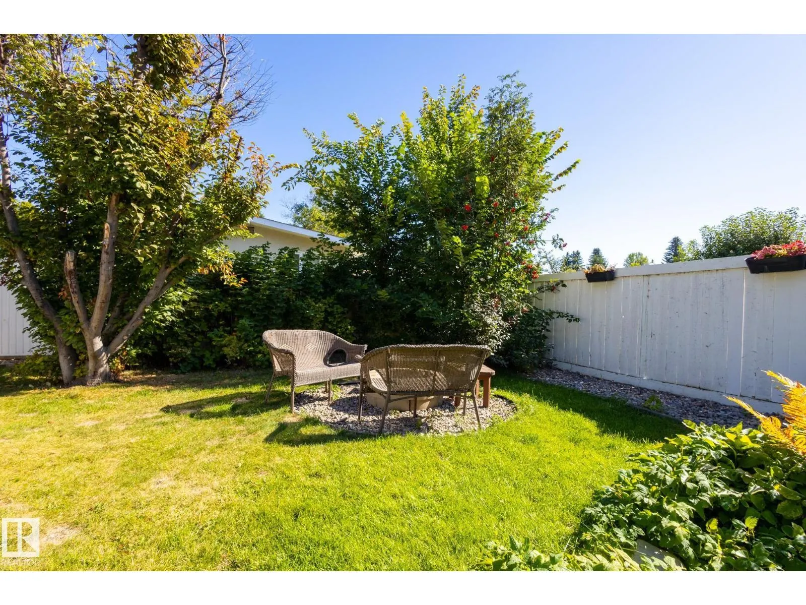16 LAROSE DR
