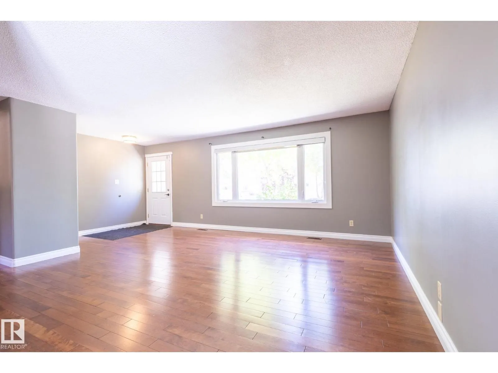 16 LAROSE DR