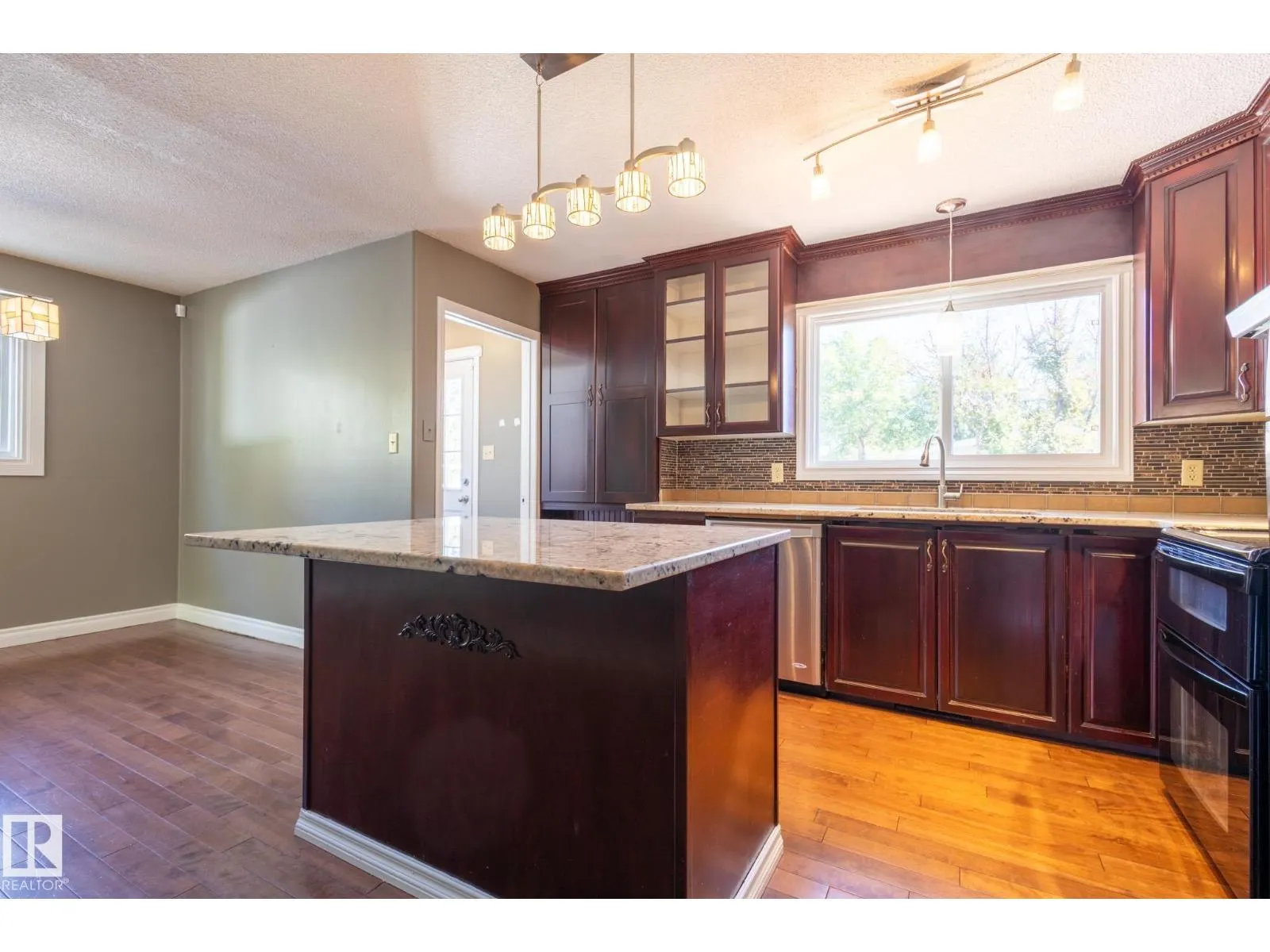 16 LAROSE DR