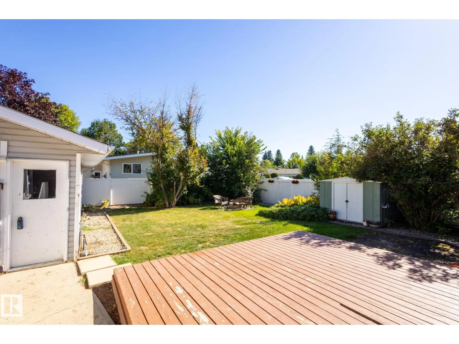 16 LAROSE DR