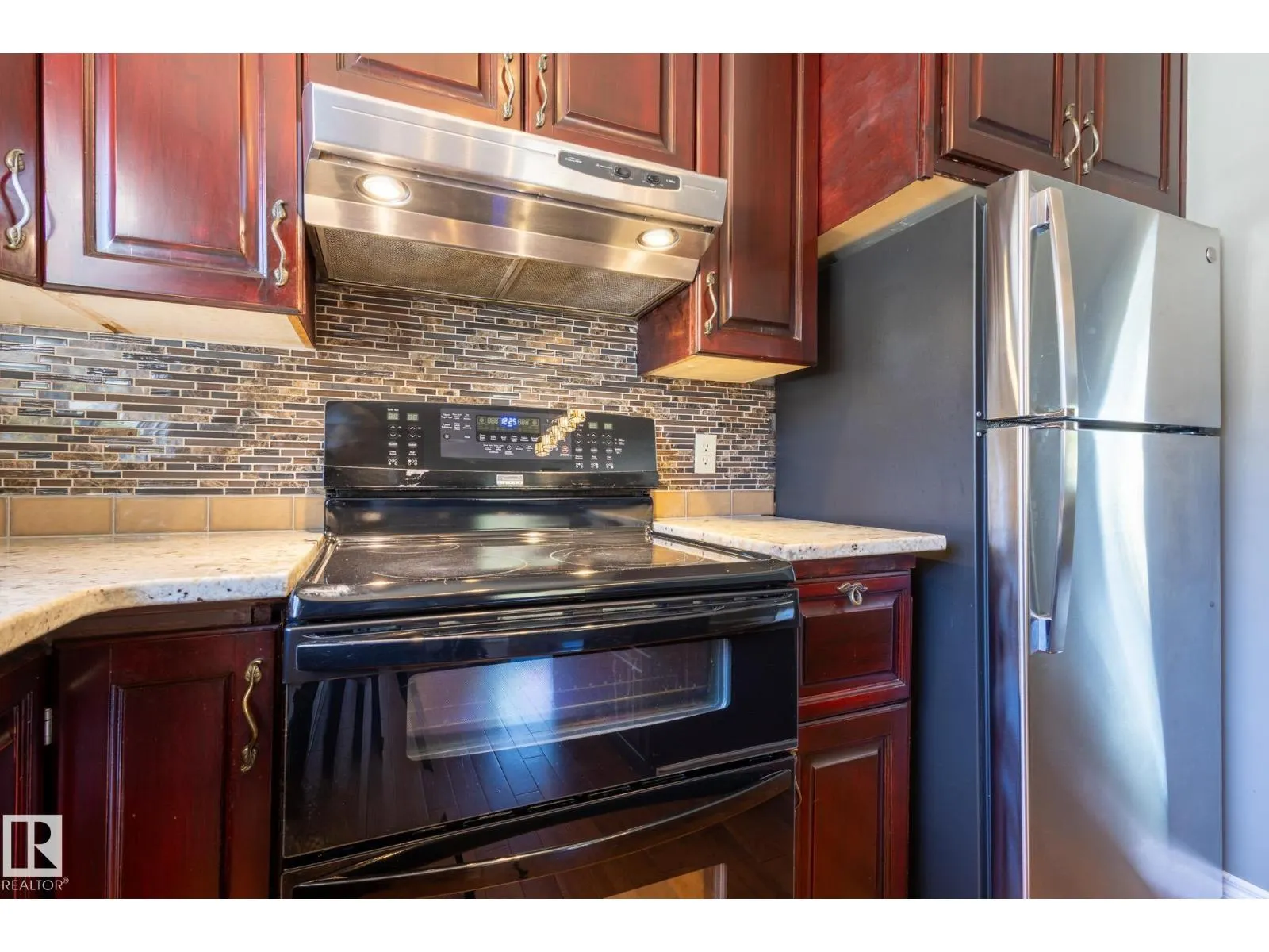 16 LAROSE DR