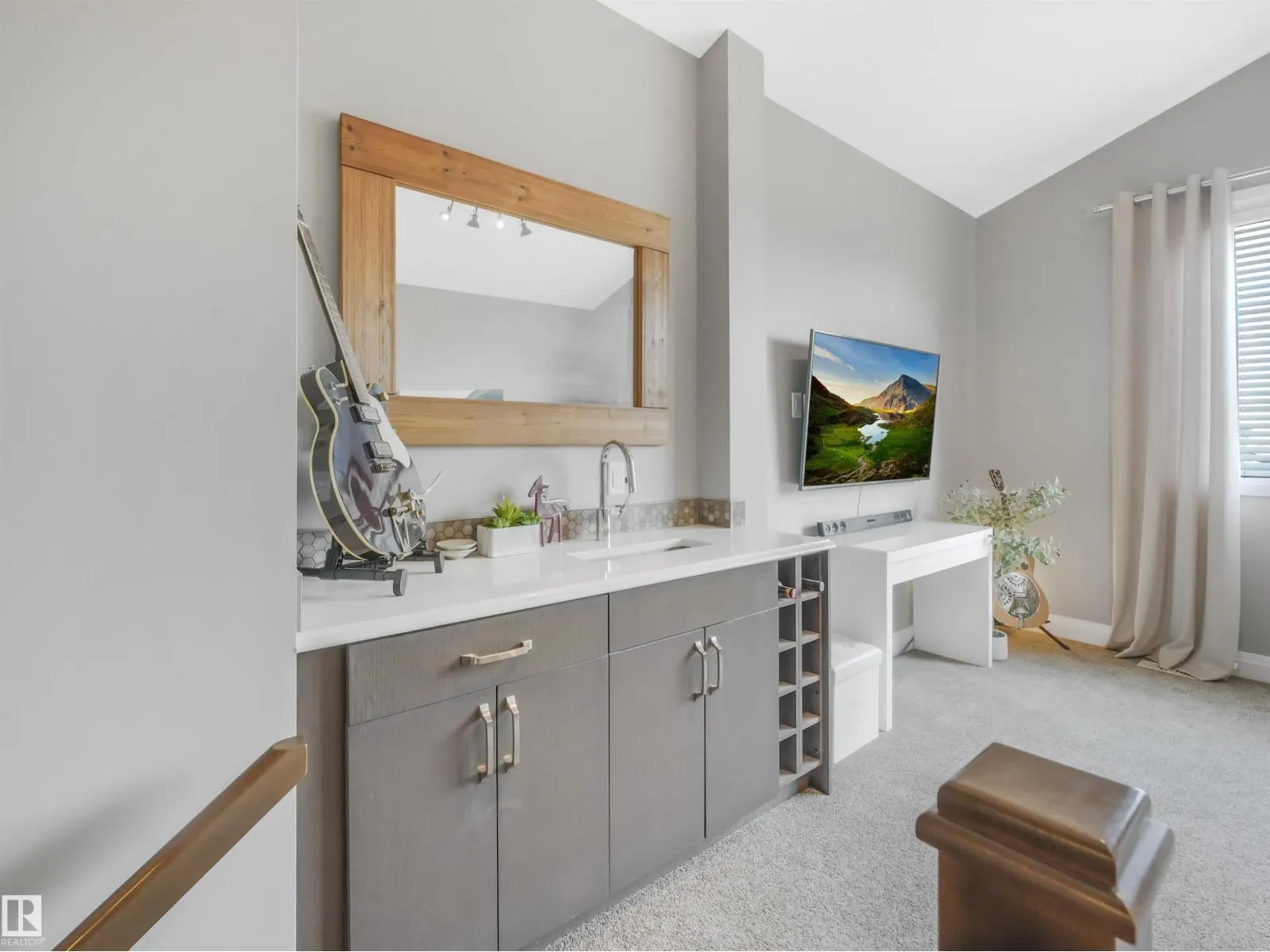 4162 CHARLES LI SW