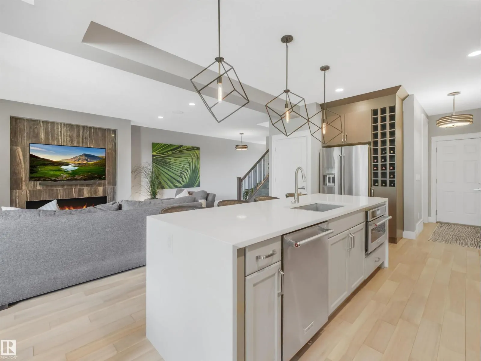4162 CHARLES LI SW