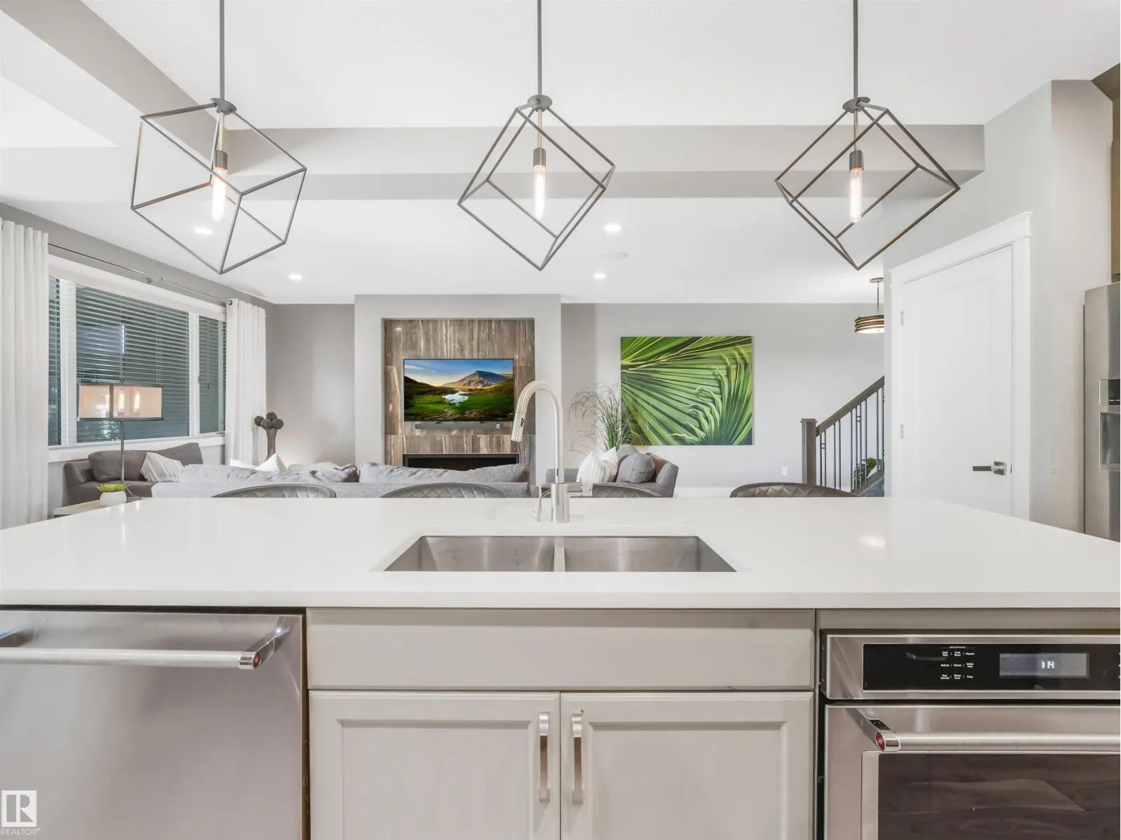 4162 CHARLES LI SW