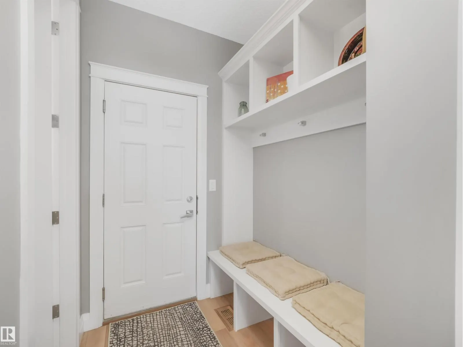 4162 CHARLES LI SW
