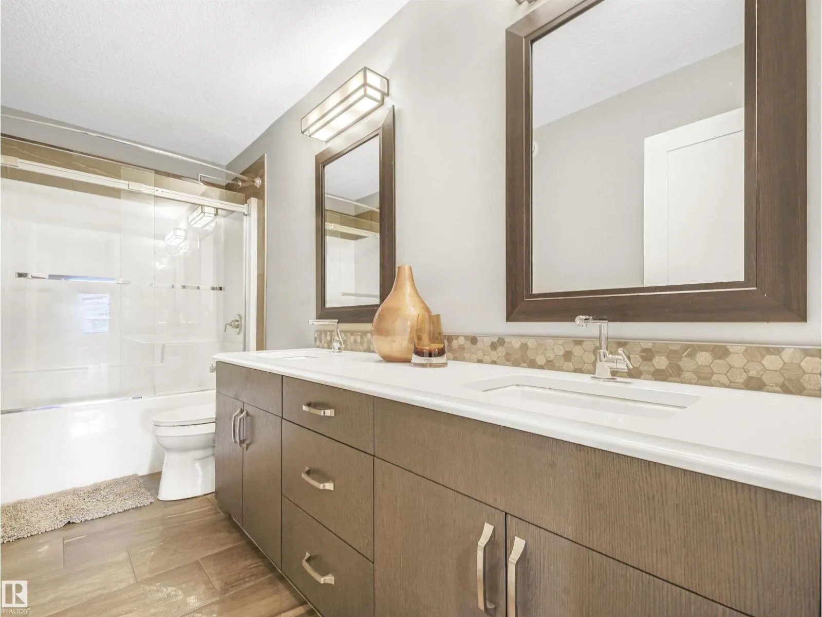 4162 CHARLES LI SW