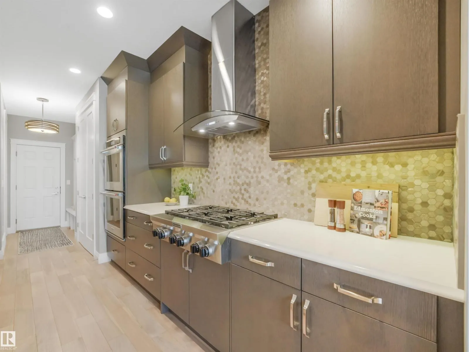 4162 CHARLES LI SW