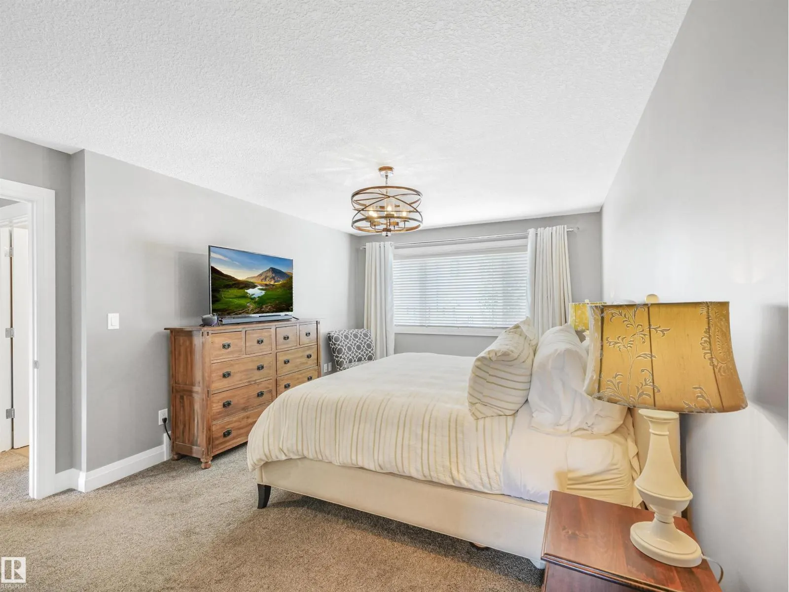 4162 CHARLES LI SW