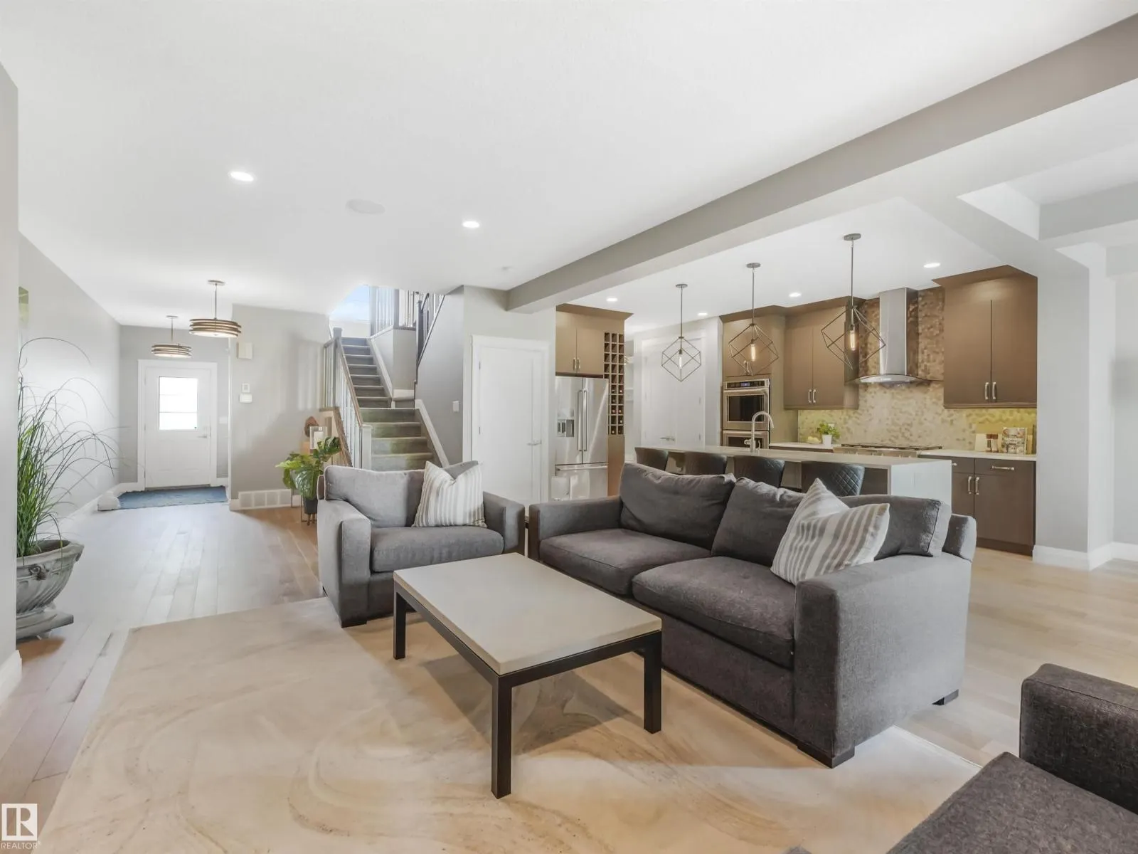 4162 CHARLES LI SW