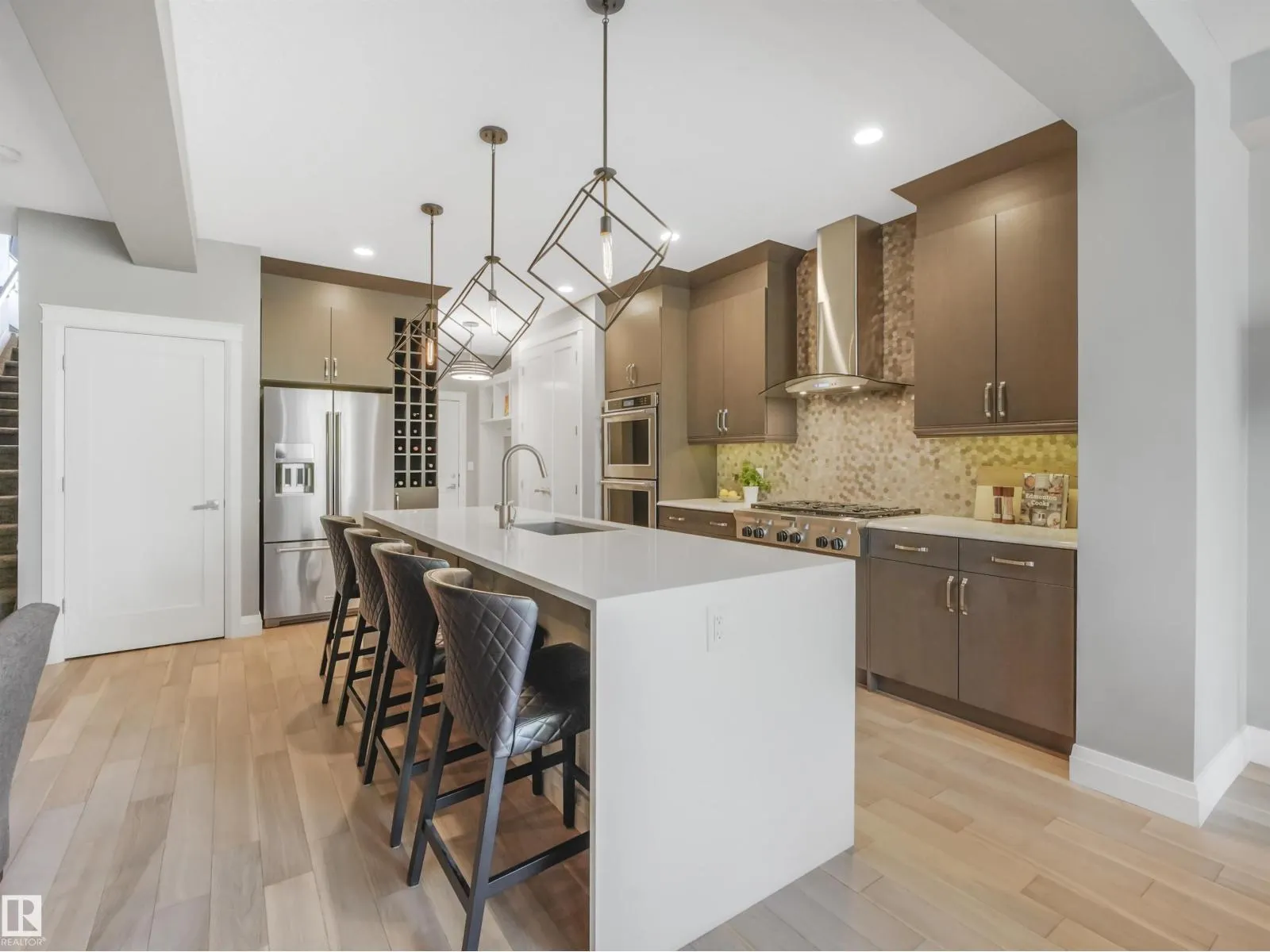 4162 CHARLES LI SW