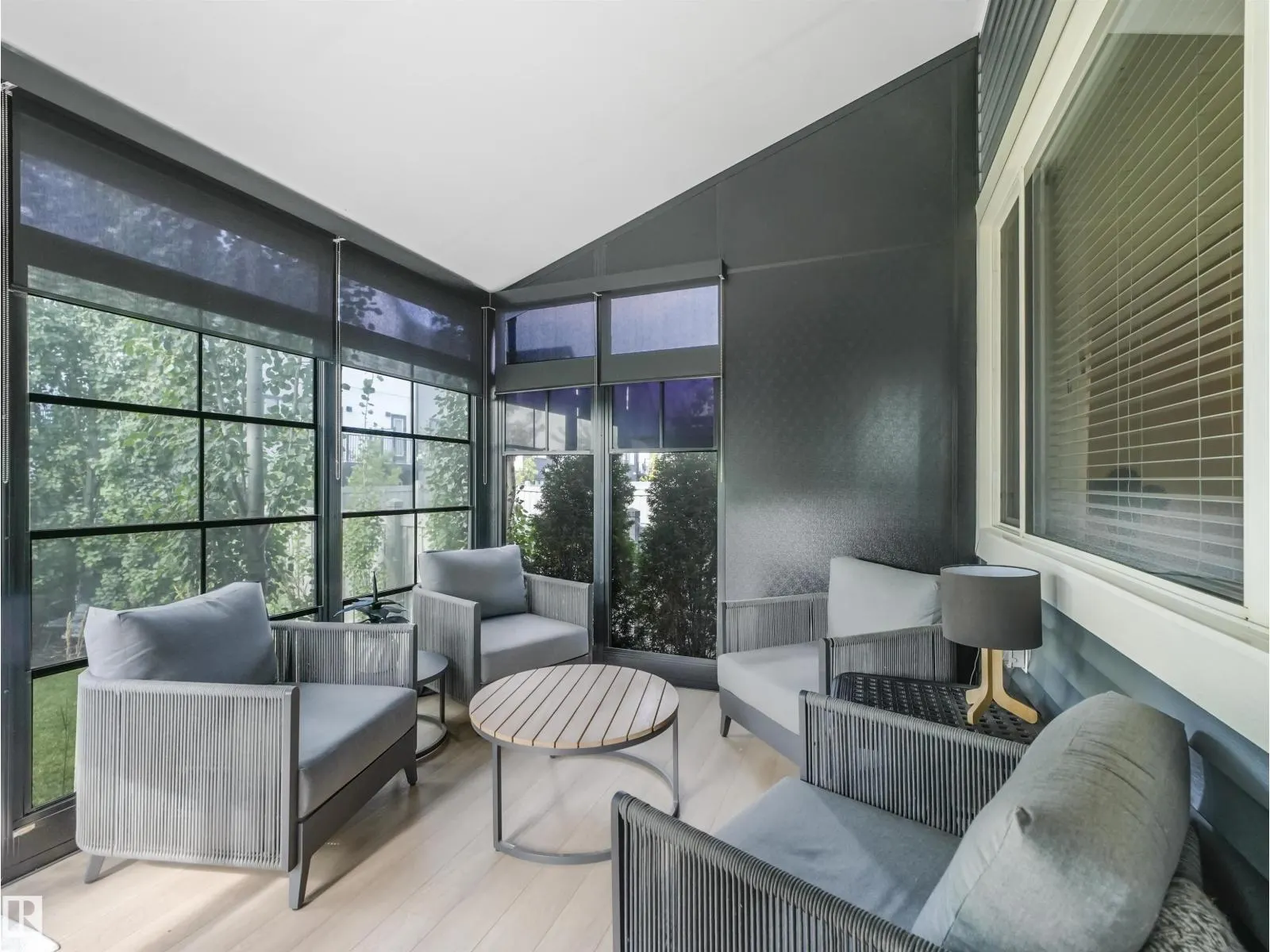 4162 CHARLES LI SW