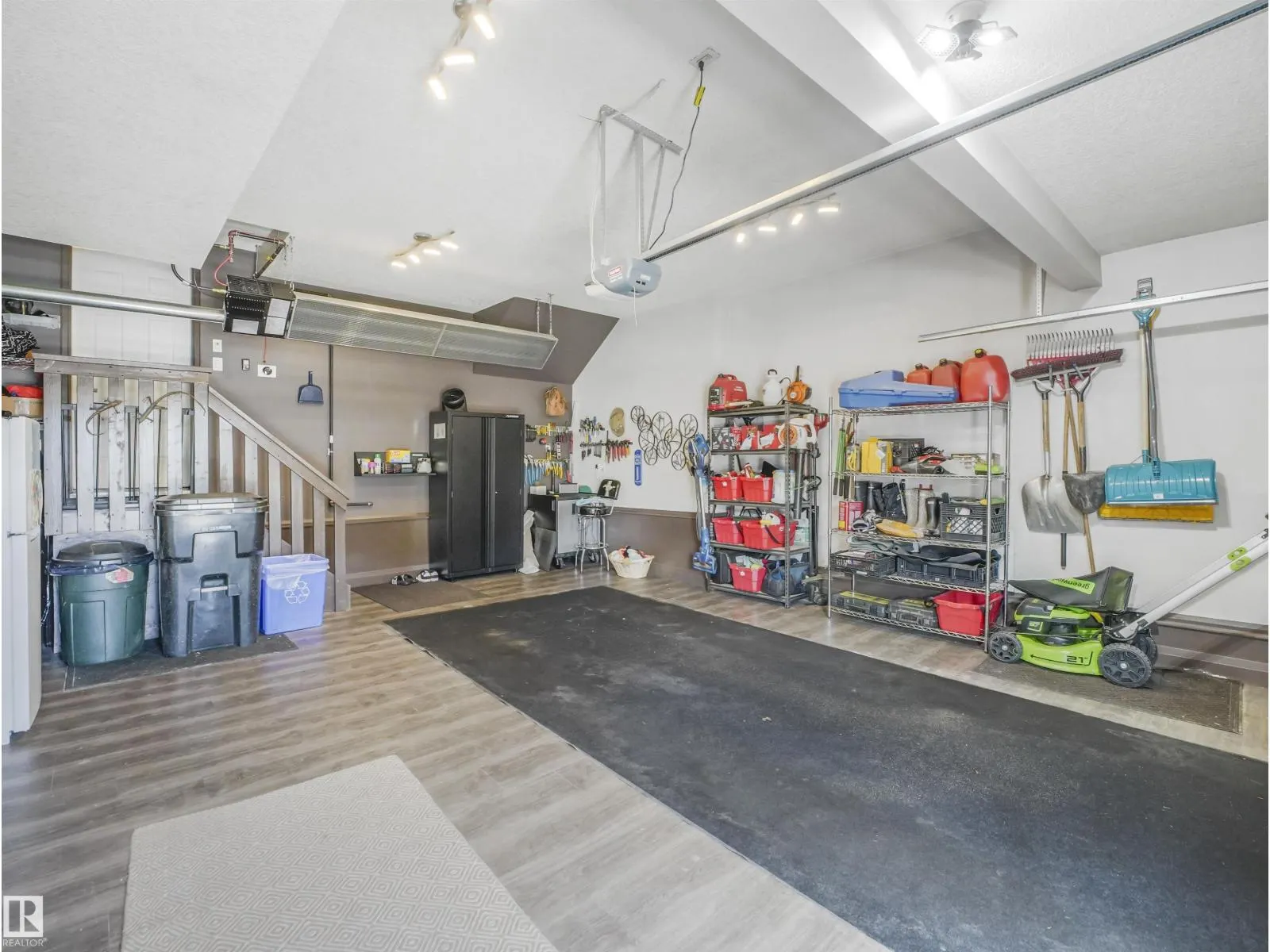 4162 CHARLES LI SW