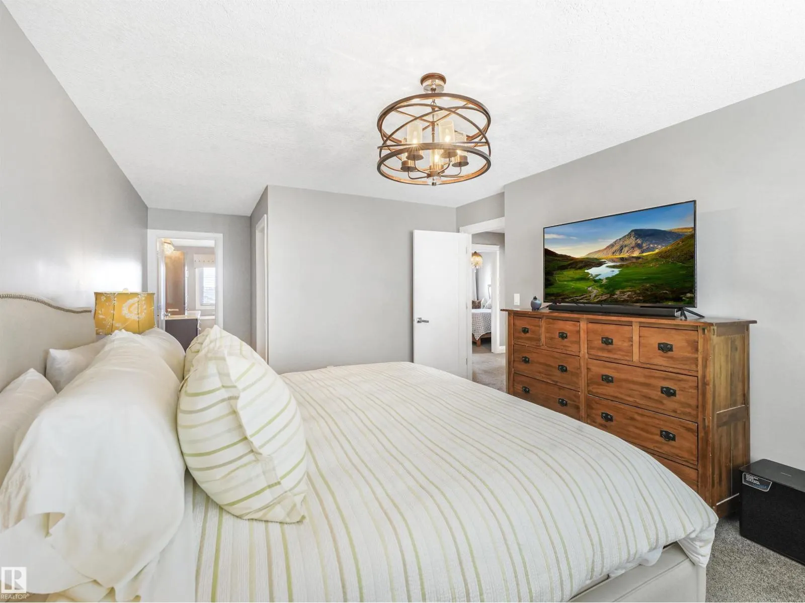 4162 CHARLES LI SW