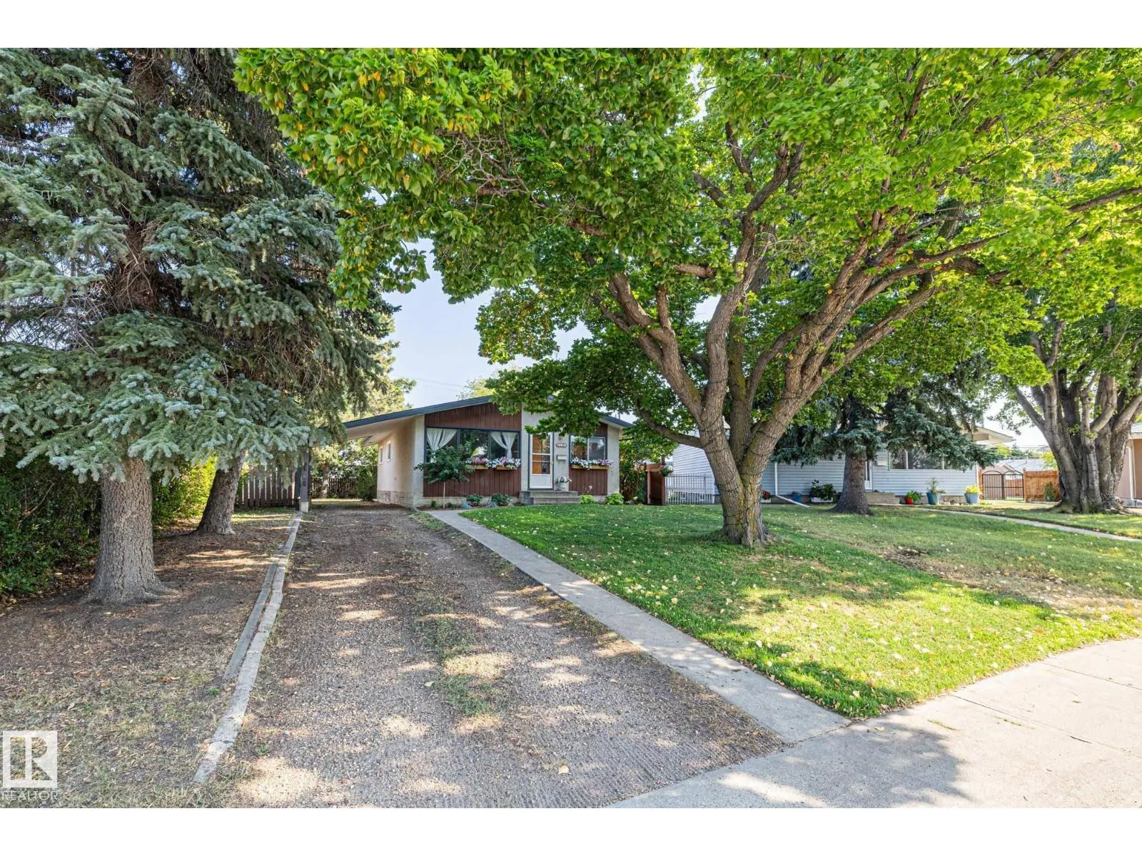 13515 124 ST NW