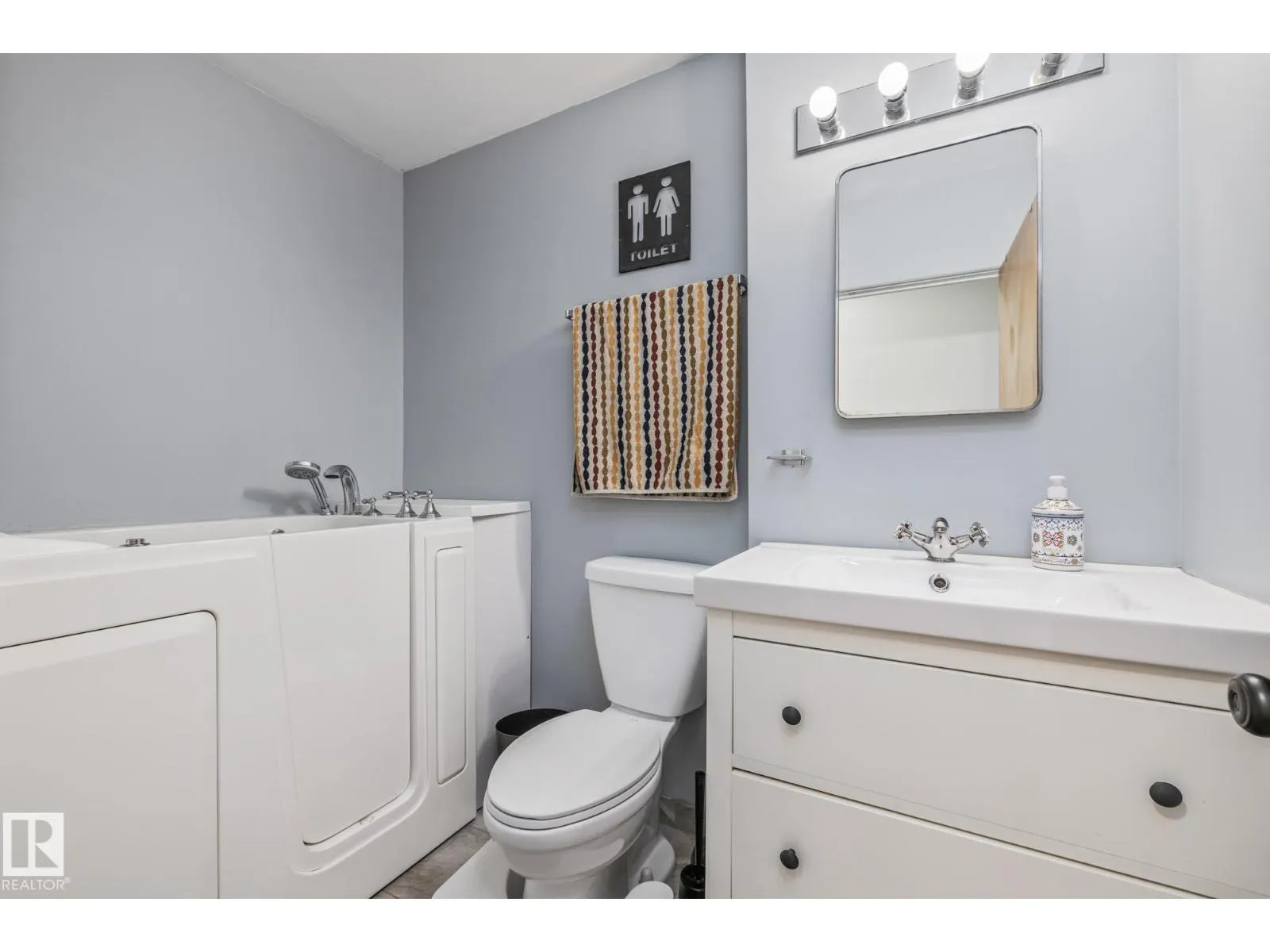 13515 124 ST NW