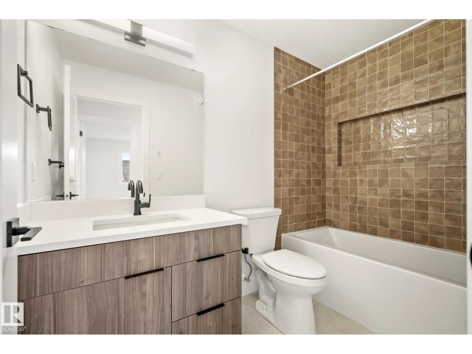 7095 KIVIAQ CR SW